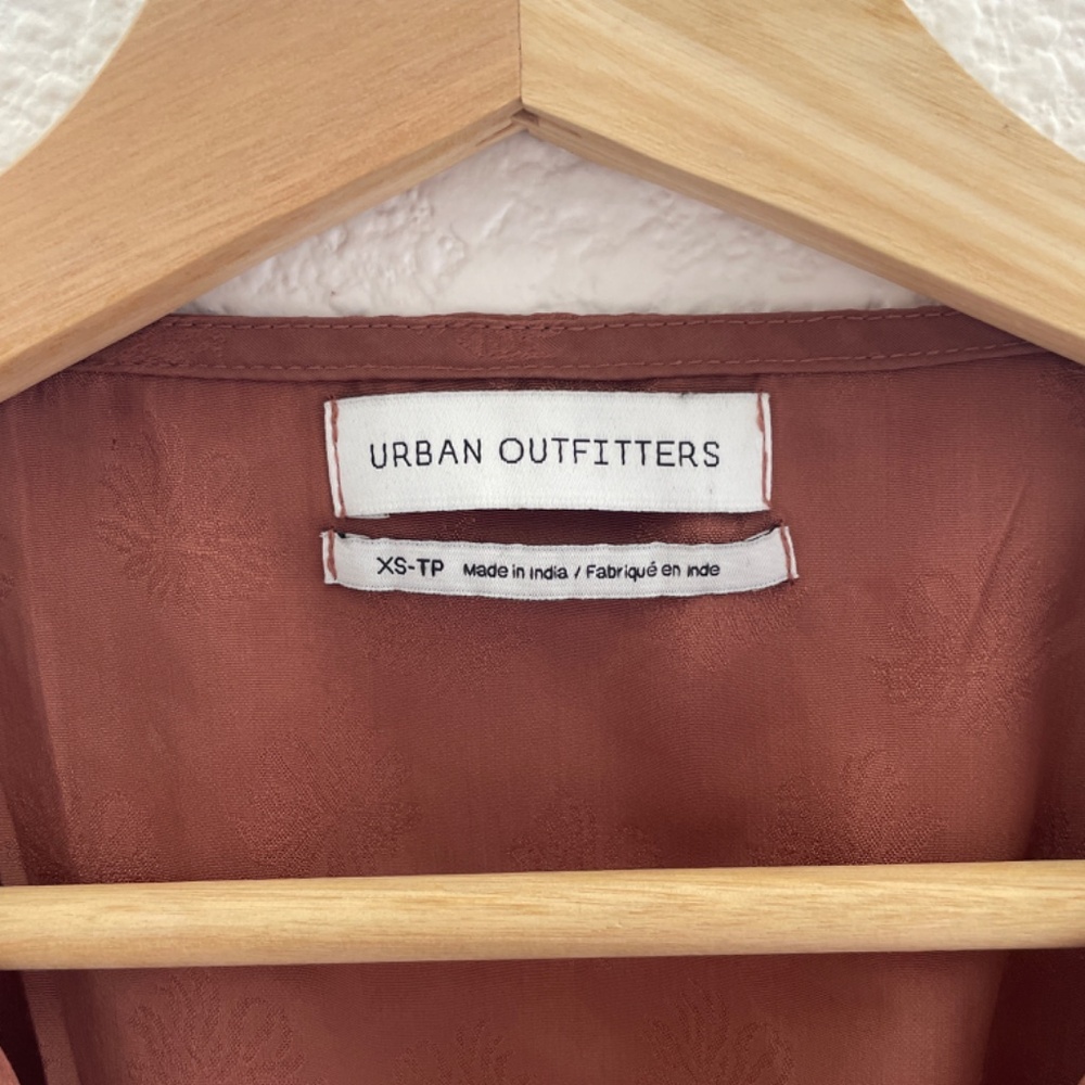 Urban Outfitters Webster Jacquard Flutter Top in Mauve - Picture 6 of 8